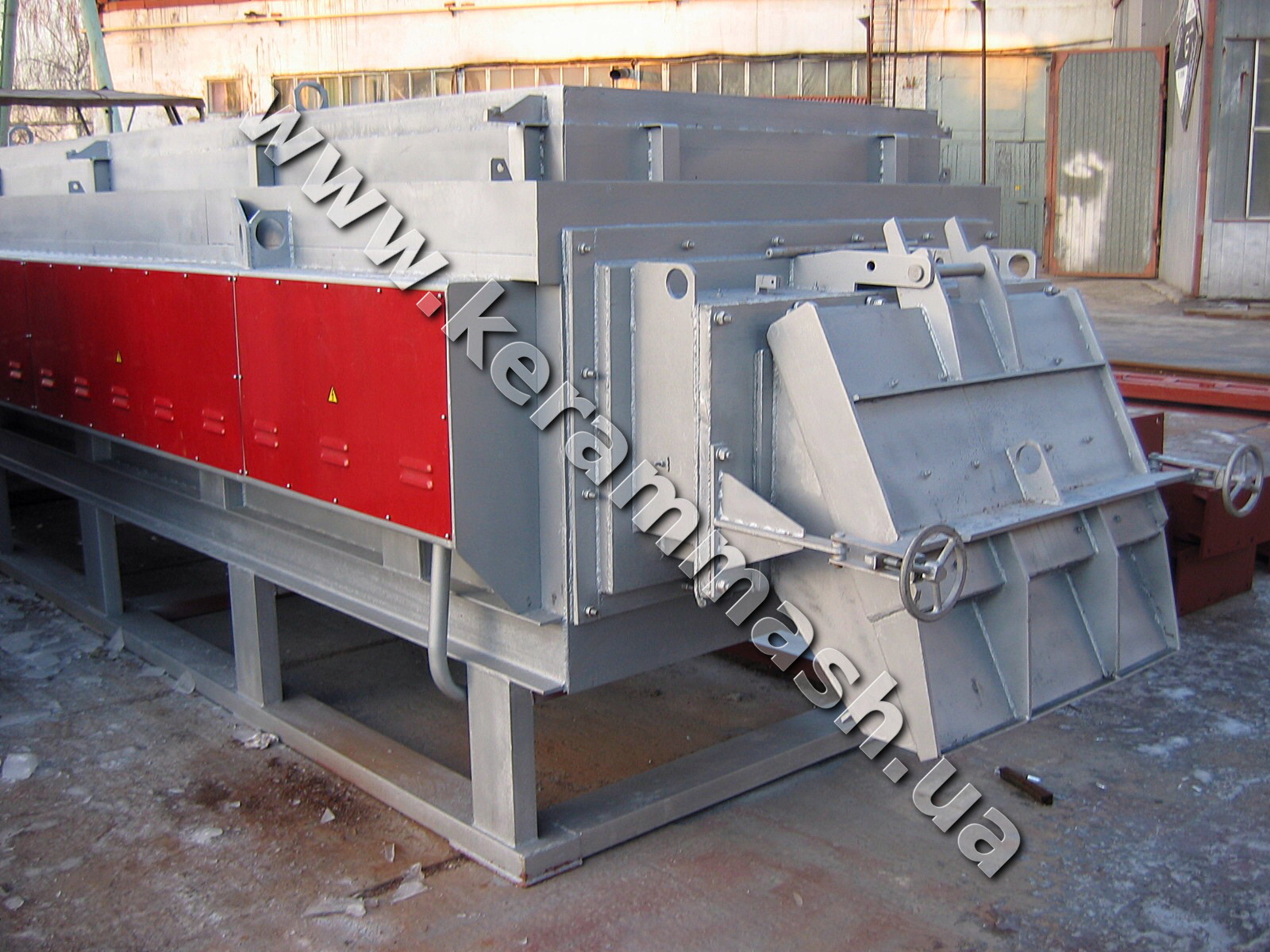 Industrial drawing furnace for the chemical heat treatment