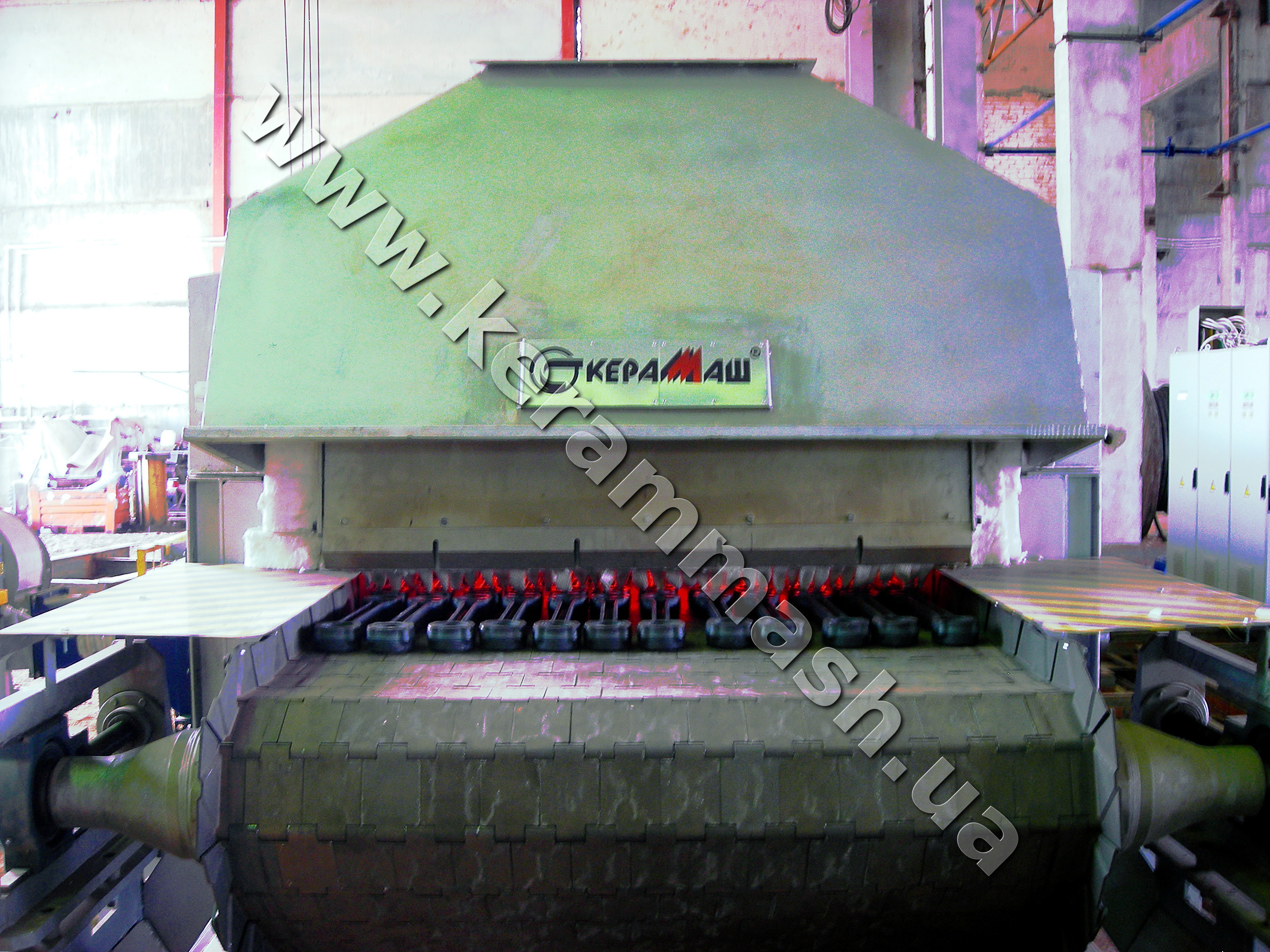 Industrial conveyor furnaces for chemical heat treatment