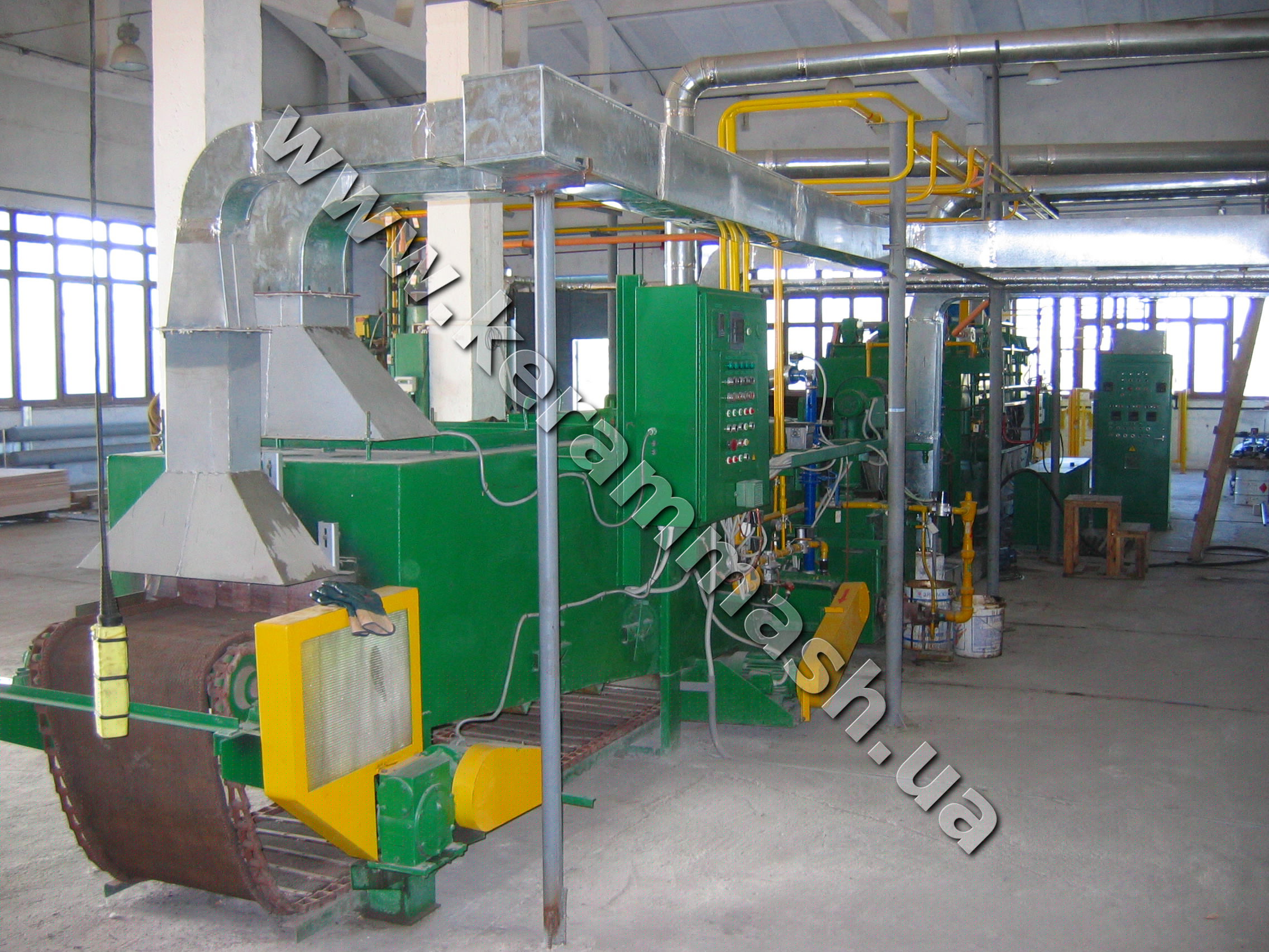 Industrial conveyor furnaces for chemical heat treatment
