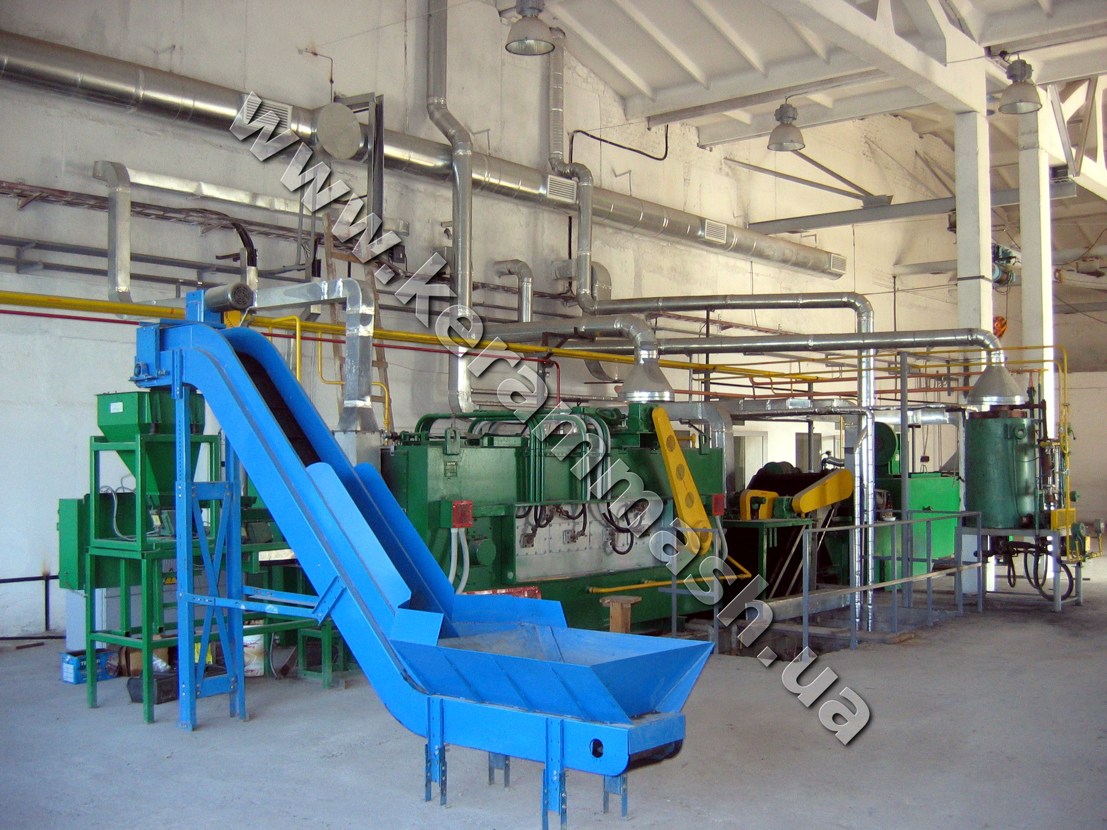 Industrial conveyor furnaces for chemical heat treatment