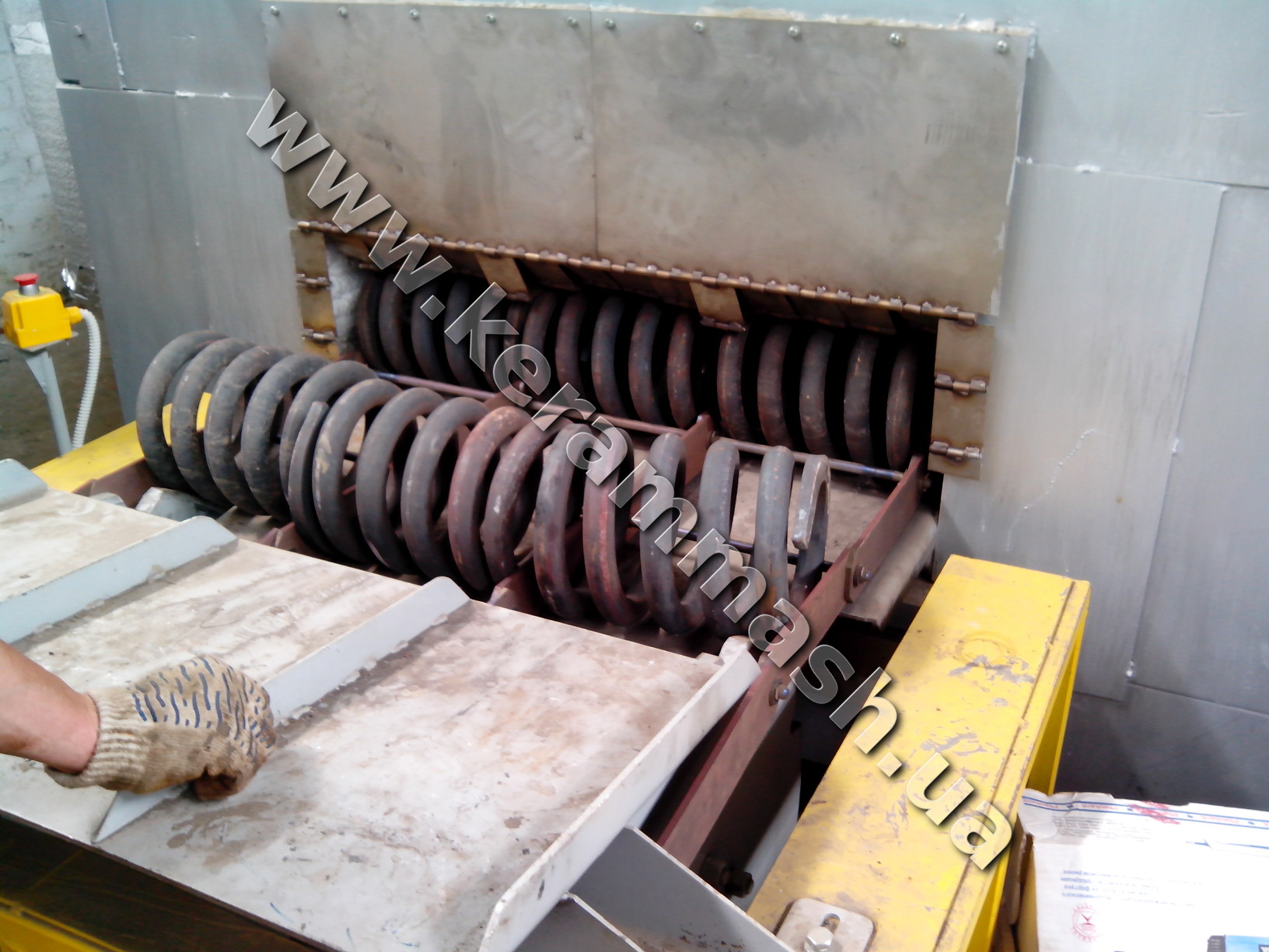 The industrial furnace for heat treatment of torsion bars and spring groups