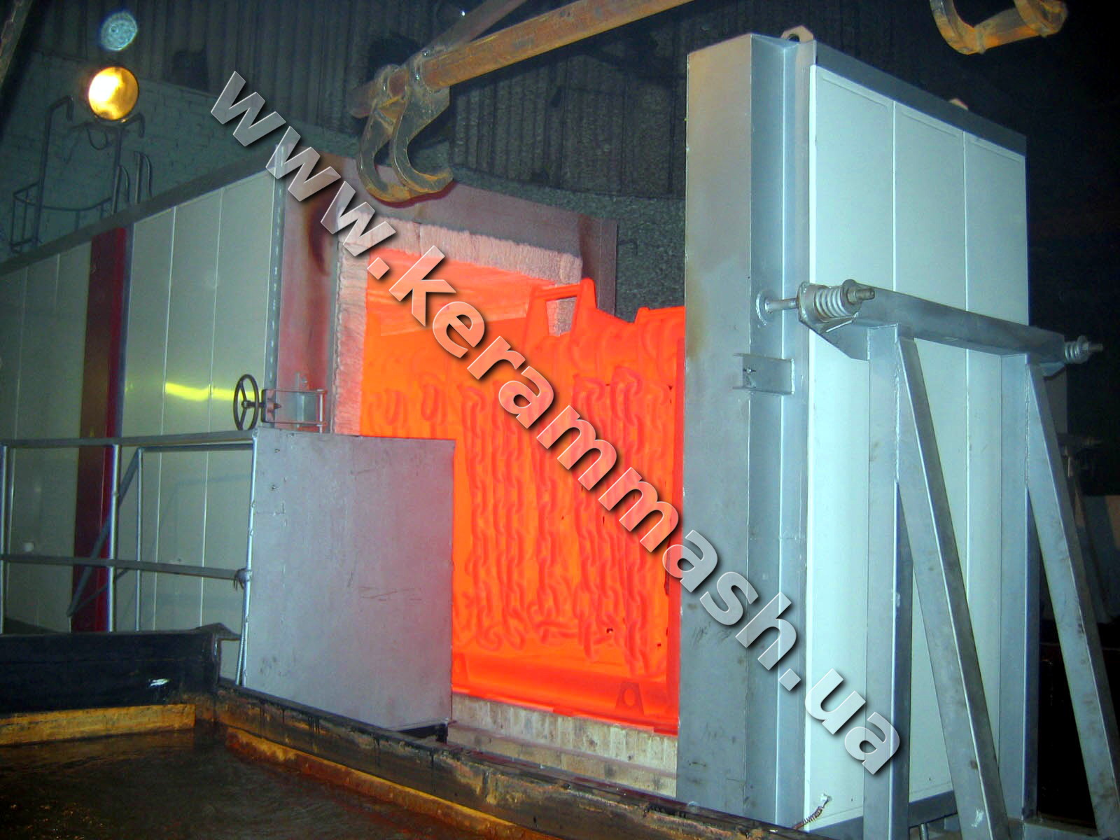 The industrial specialized chamber furnace for anchor chains heat treatment