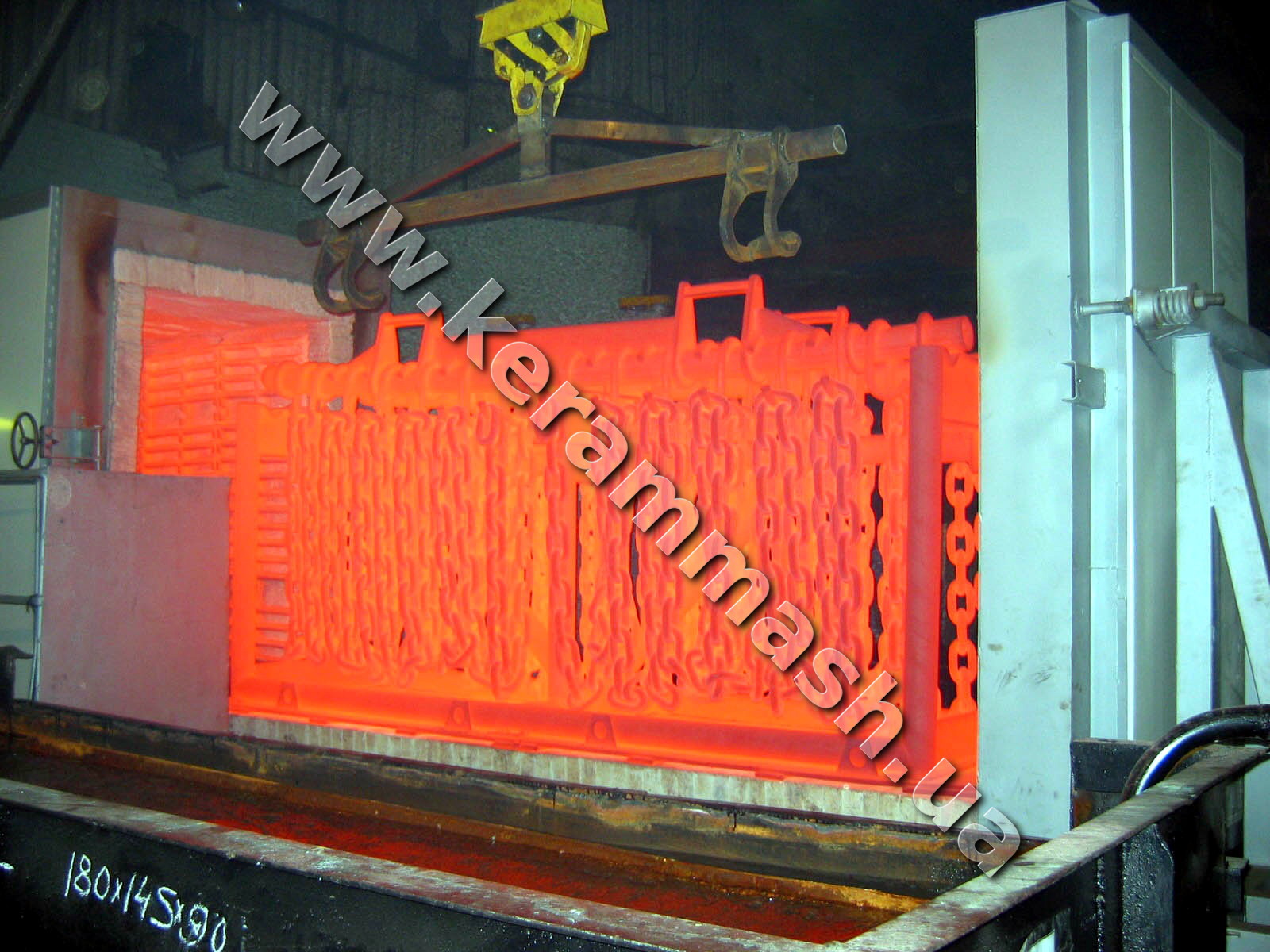 The industrial specialized chamber furnace for anchor chains heat treatment