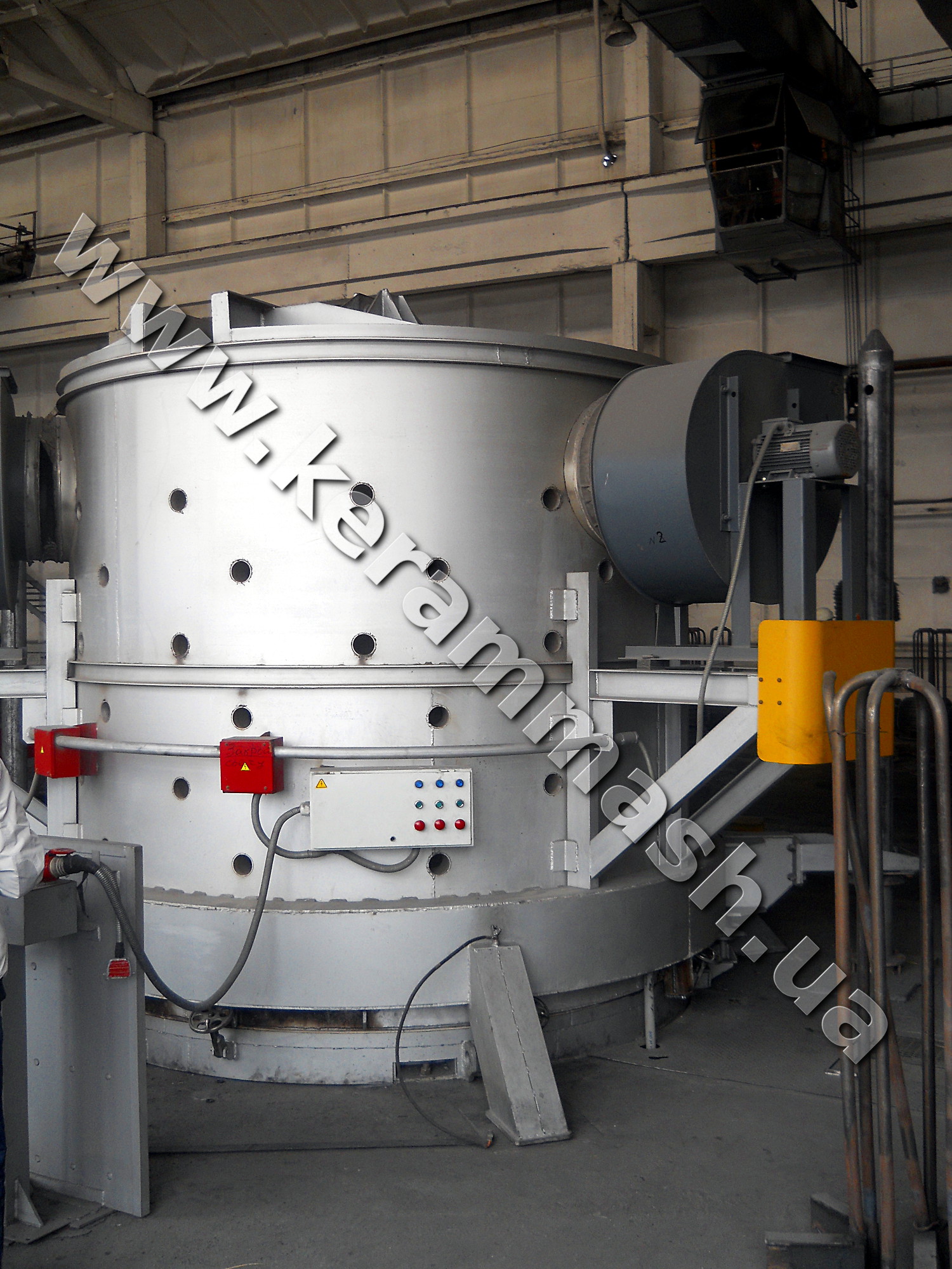 Bell-type industrial furnace for heat treatment