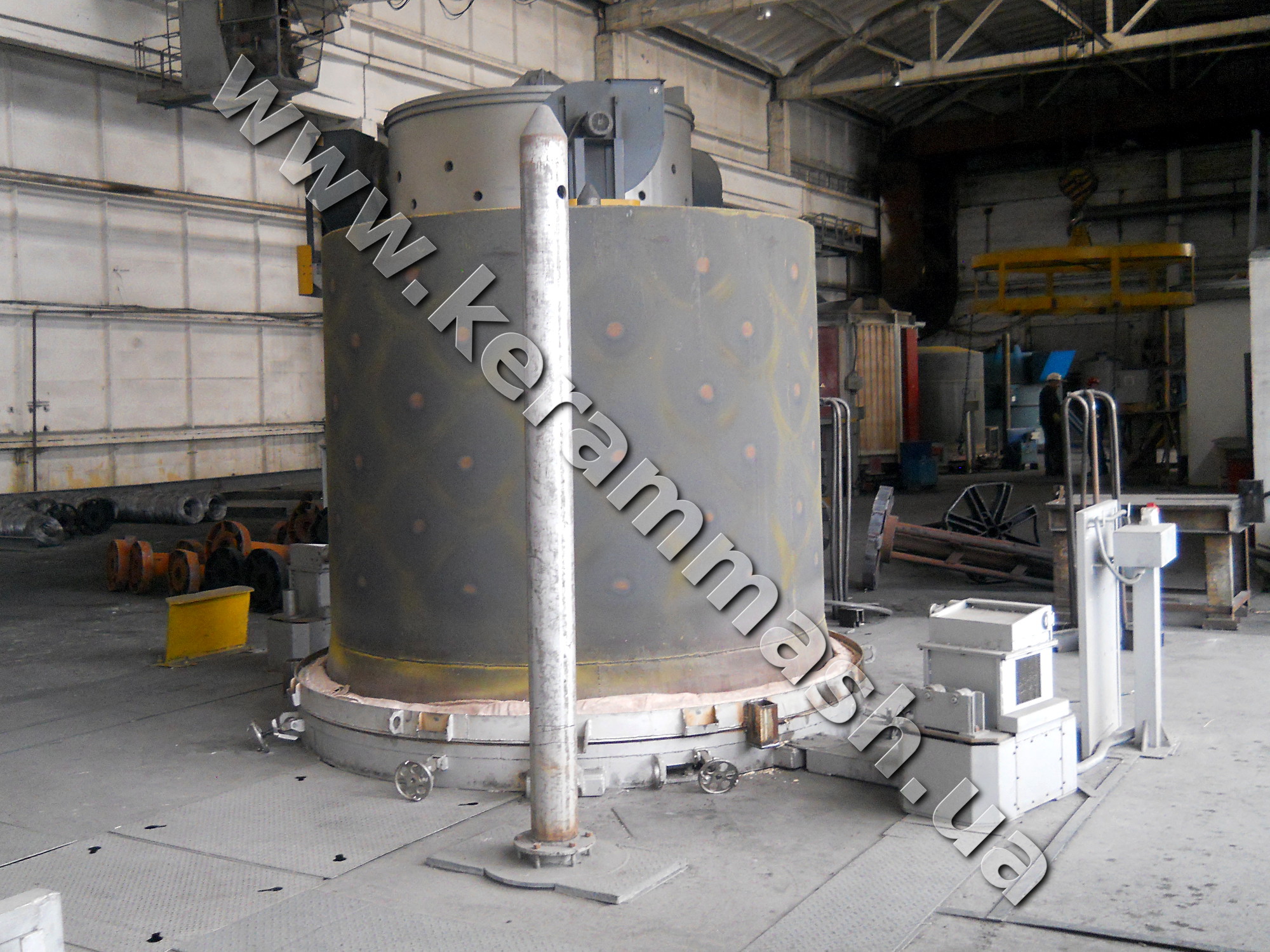 Bell-type industrial furnace for heat treatment