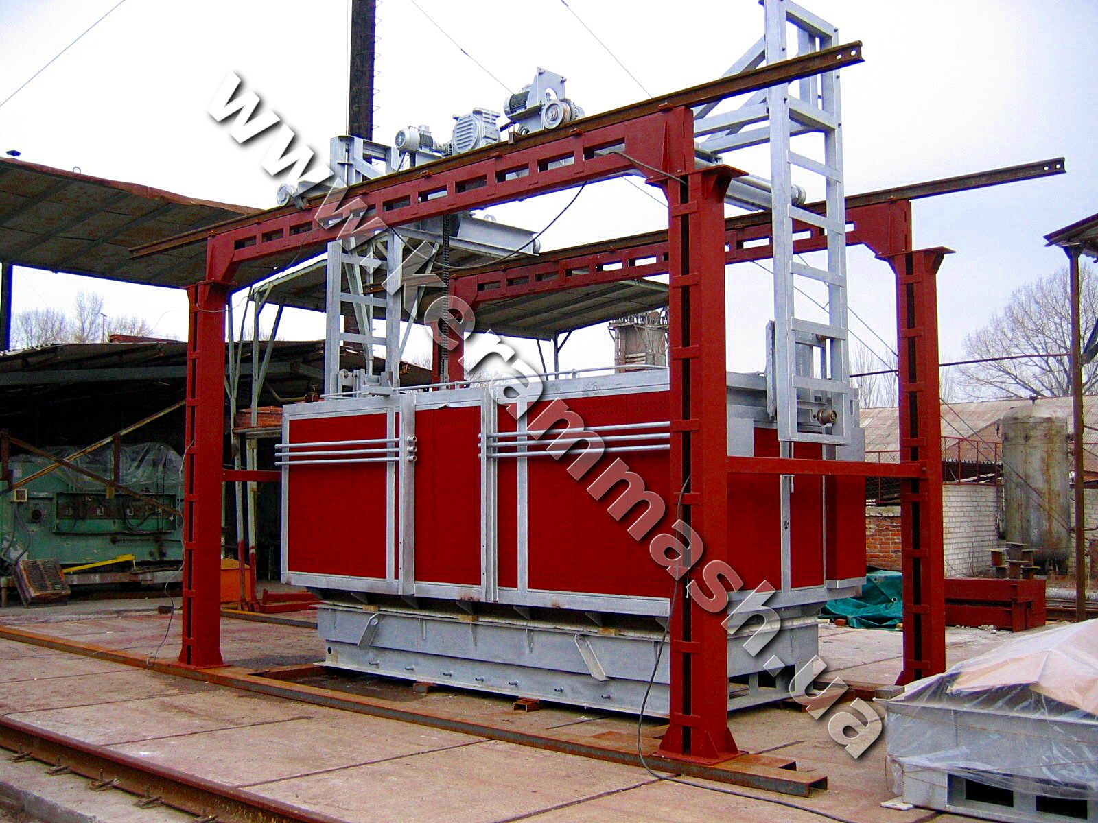 Bell-type industrial furnace for heat treatment