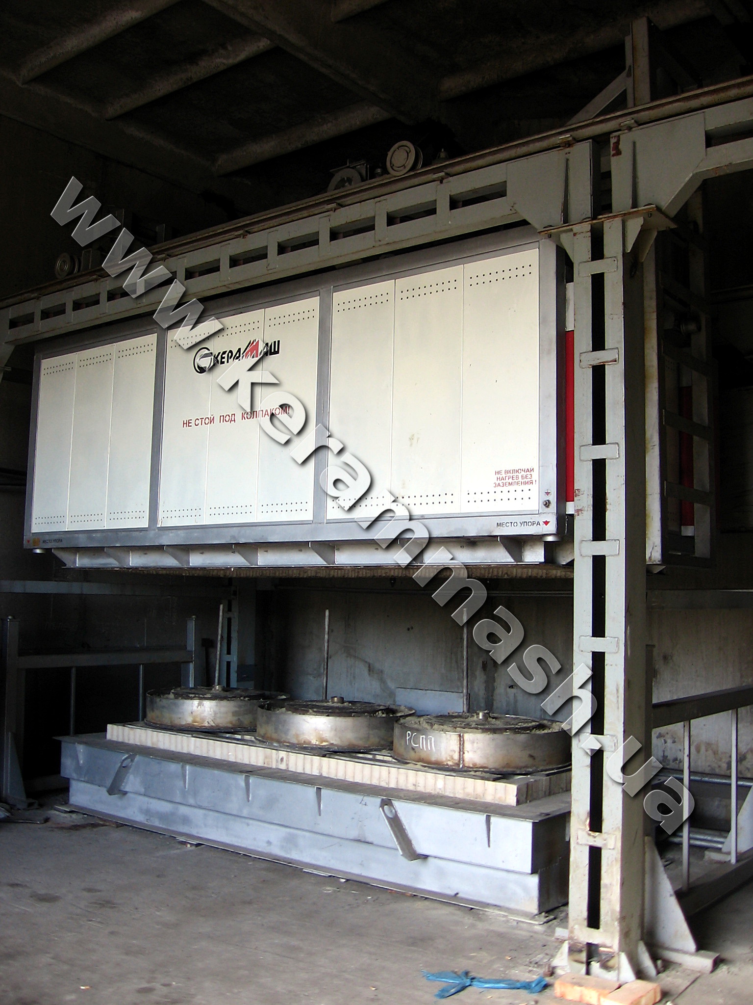 Bell-type industrial furnace for heat treatment