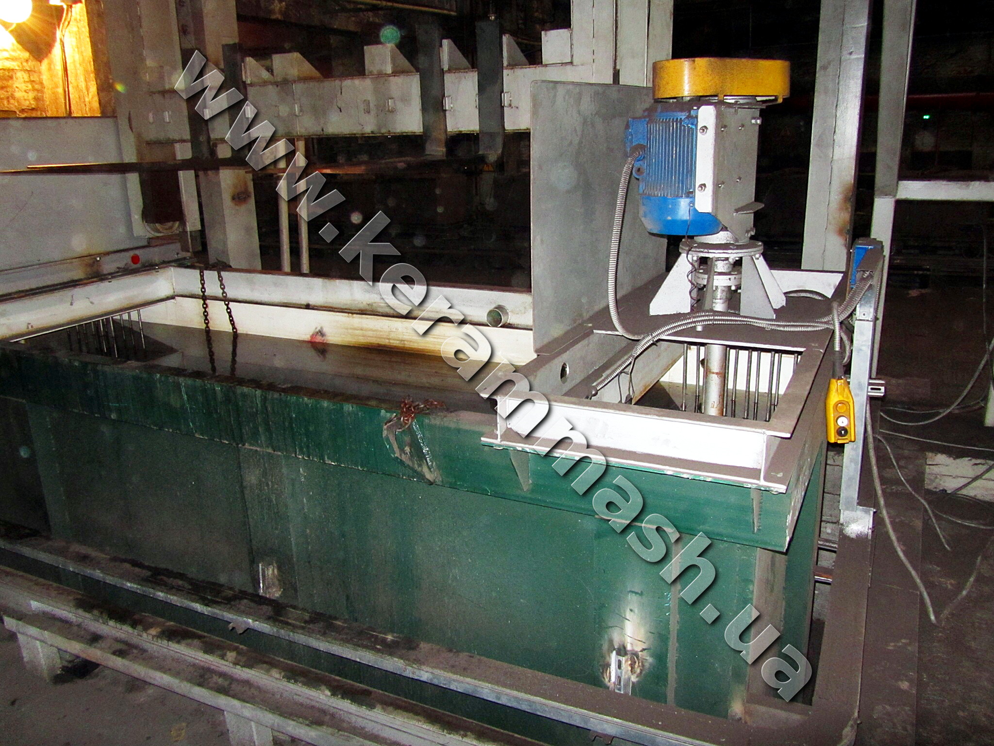 Quenching tank for hardening