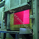 Industrial pusher-type furnace for heat treatment
