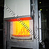 Stationery hearth batch industrial furnace electrically heated